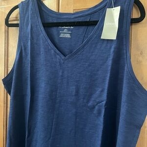Chico's Navy V-Neck Sleeveless Tank